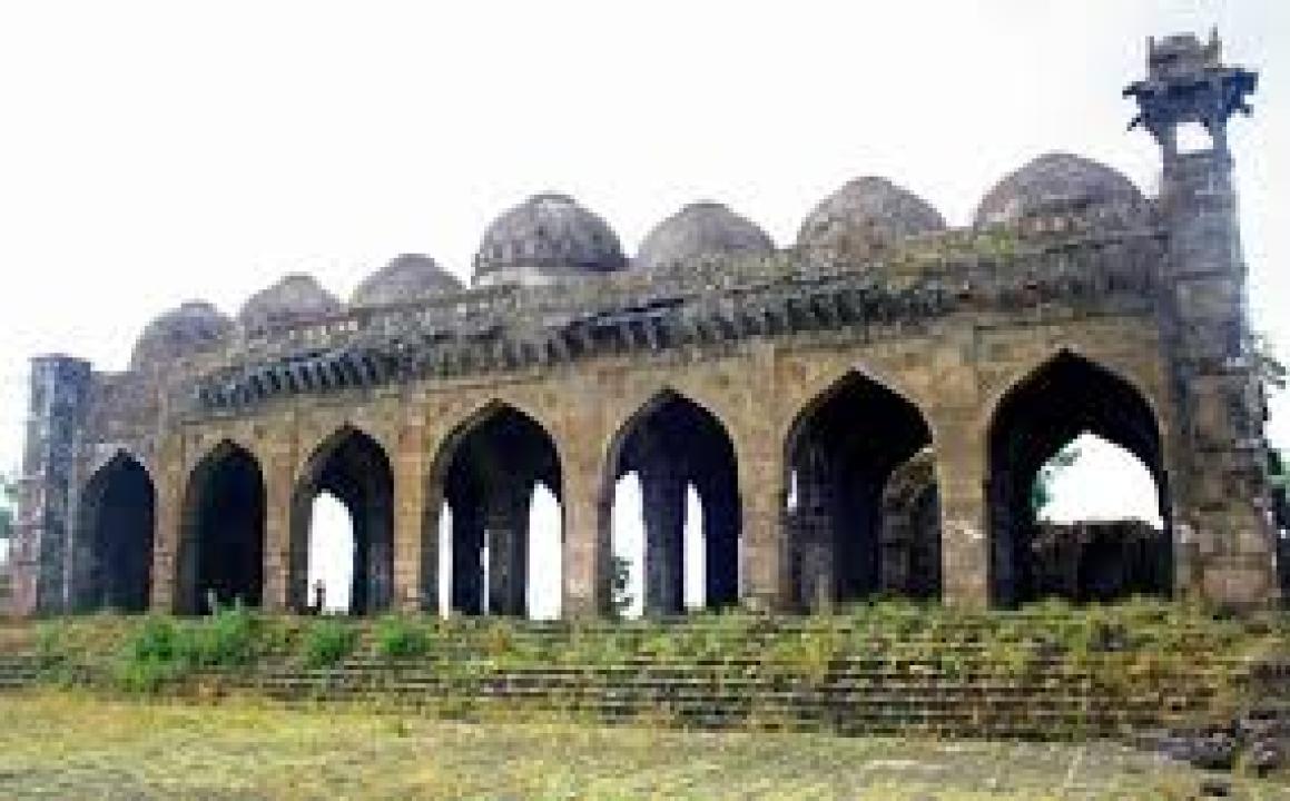 Maharashtra Government sets up panel to remove encroachments around ancient forts