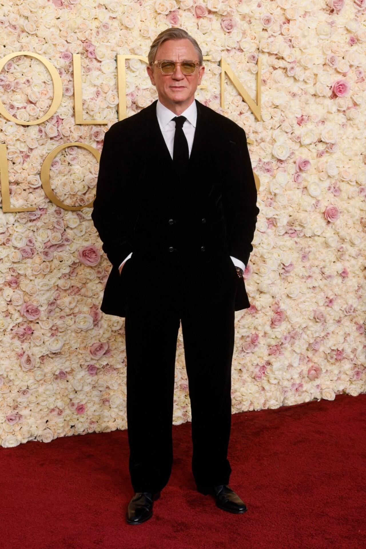 James Bond star Daniel Craig looked dapper in his formal avatar on the red carpet.
