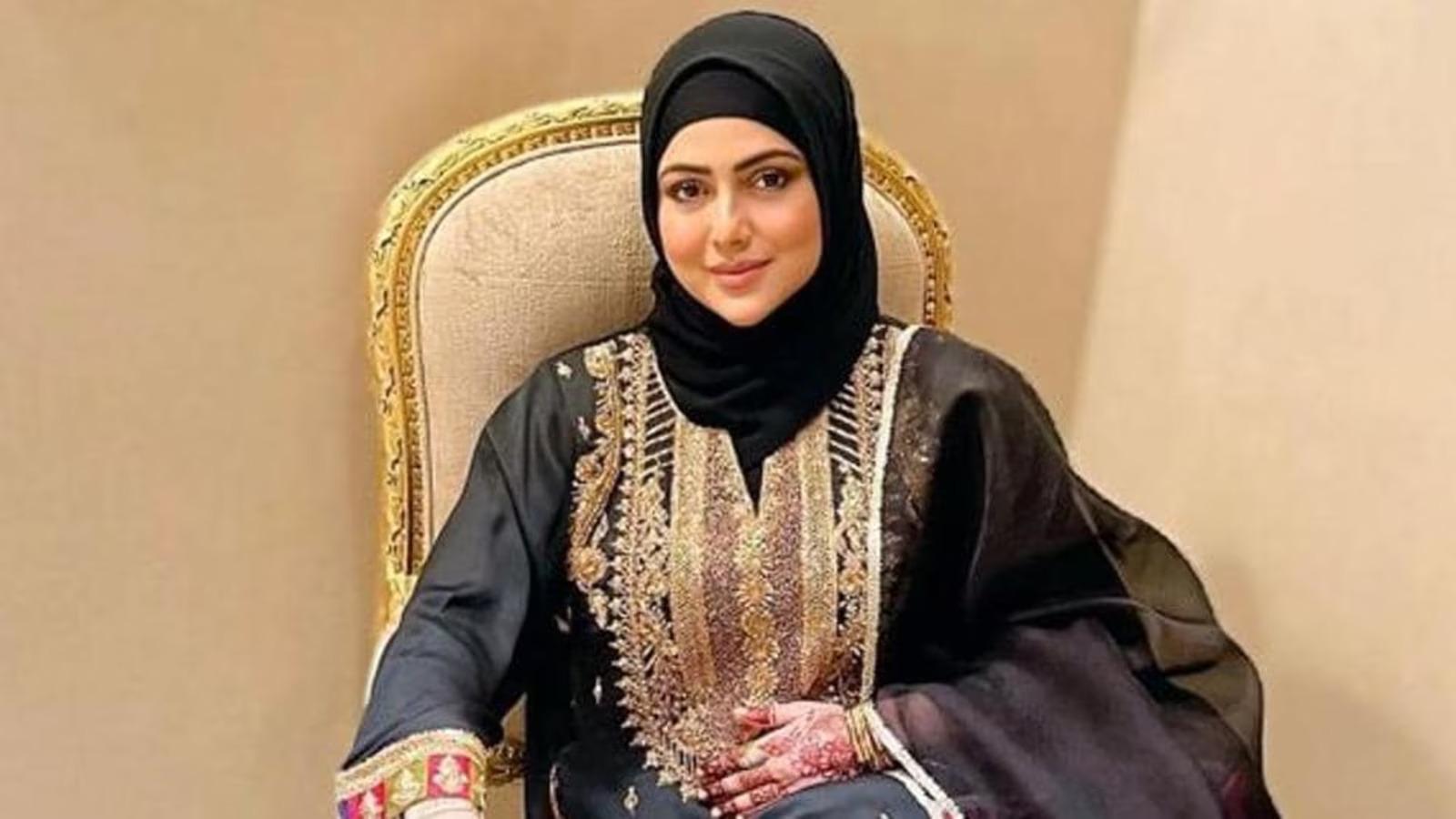 Sana Khan
A rising star in Bollywood, Sana Khan quit in 2020 to dedicate herself to humanity and her creator, pursuing a life of faith.