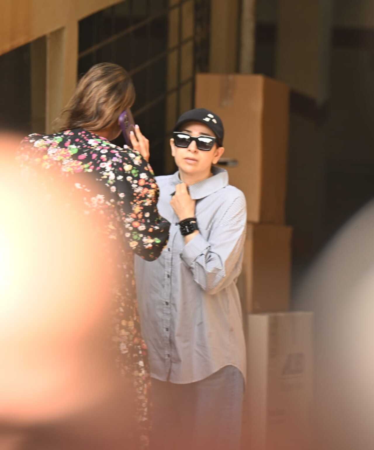 Karisma Kapoor was spotted at Kareena Kapoor's home