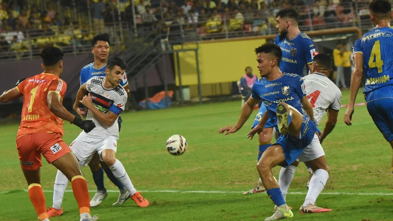 ISL: 10-men Kerala Blasters hold off NorthEast United for goalless draw