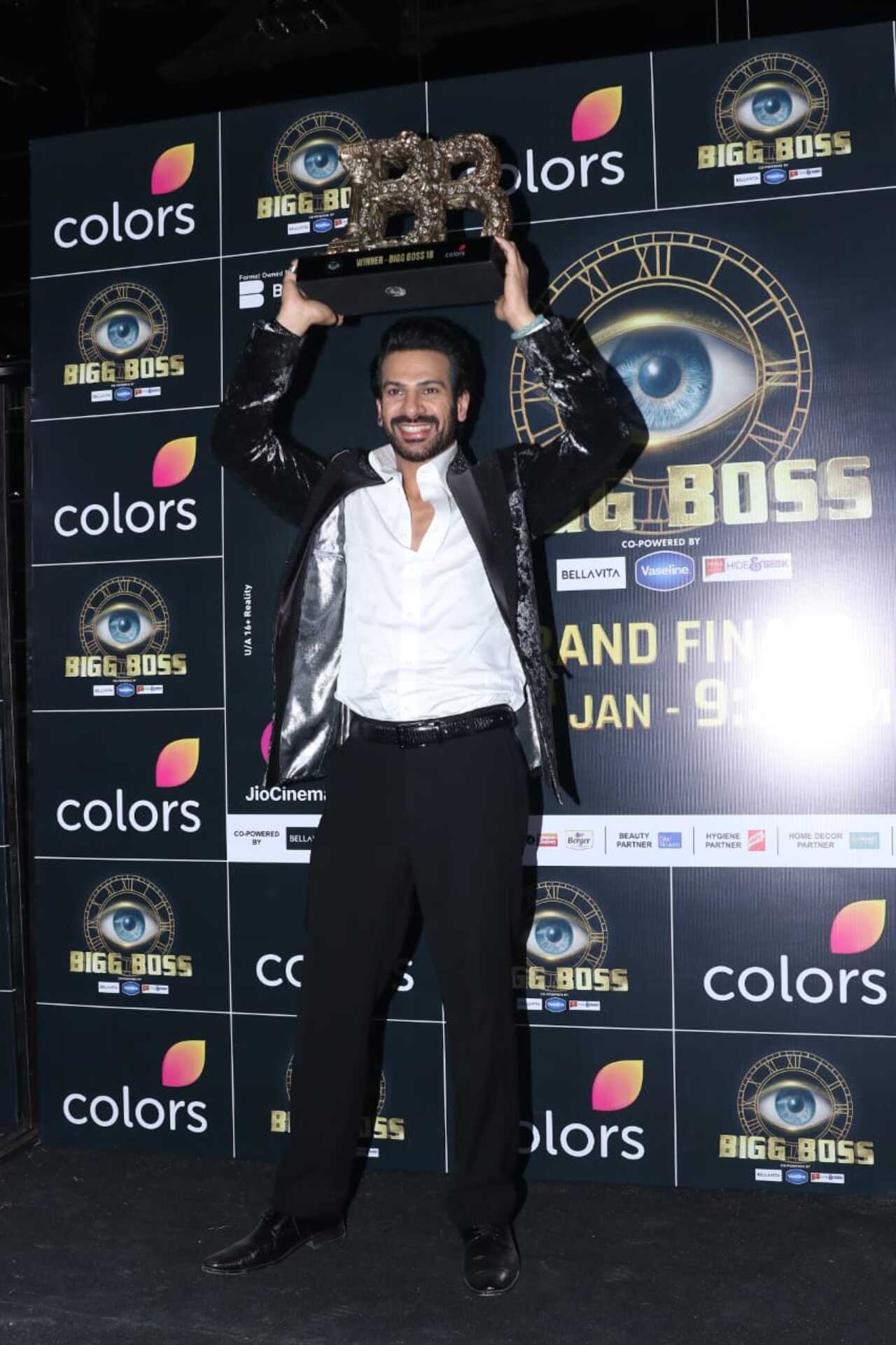 Television actor Karan Veer Mehra lifted the winner's trophy for Bigg Boss 18. 