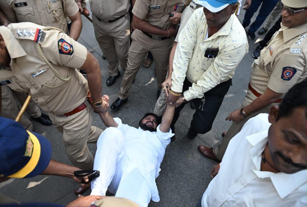 IN PHOTOS: 21 detained as locals protest Kurla Dairy land survey Dharavi project