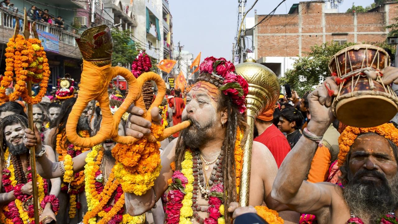 Huge crowds lined the route, eagerly seeking a glimpse of the revered sadhus, while flowers were showered in a display of reverence and celebration. Niranjani Akhara is known for its focus on yoga, meditation, and the search for spiritual wisdom