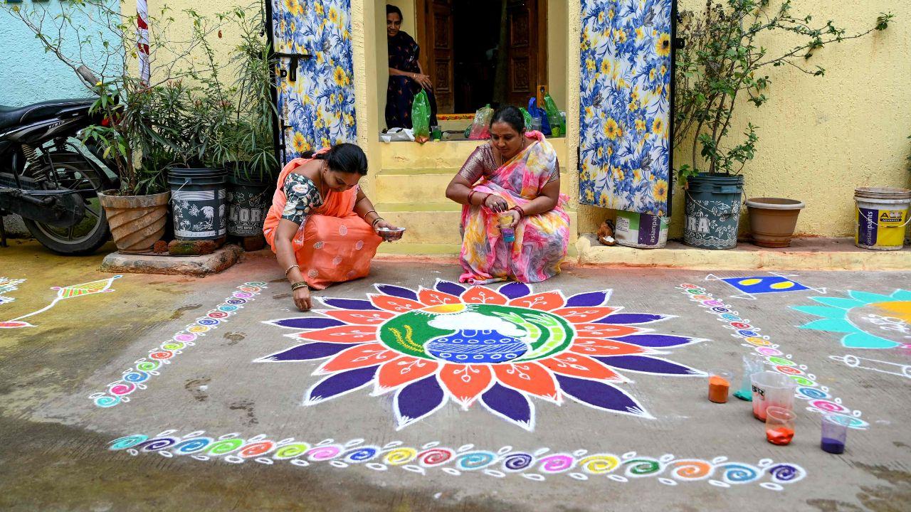 Makar Sankranti is one of the most significant festivals in India, where devotees offer prayers and gratitude to Lord Surya, the Sun God