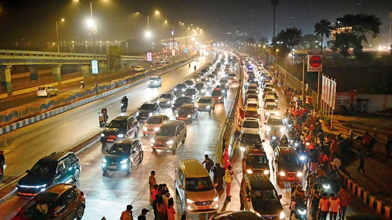What you certainly didn’t miss was the infernal traffic jam at Marine Drive thanks to the aforementioned crowd in the area. Pic/Shadab Khan