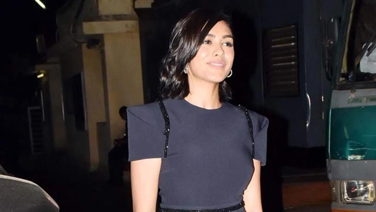 Mrunal Thakur shares video amidst a beautiful sunflower field: 'Mentally Here'
