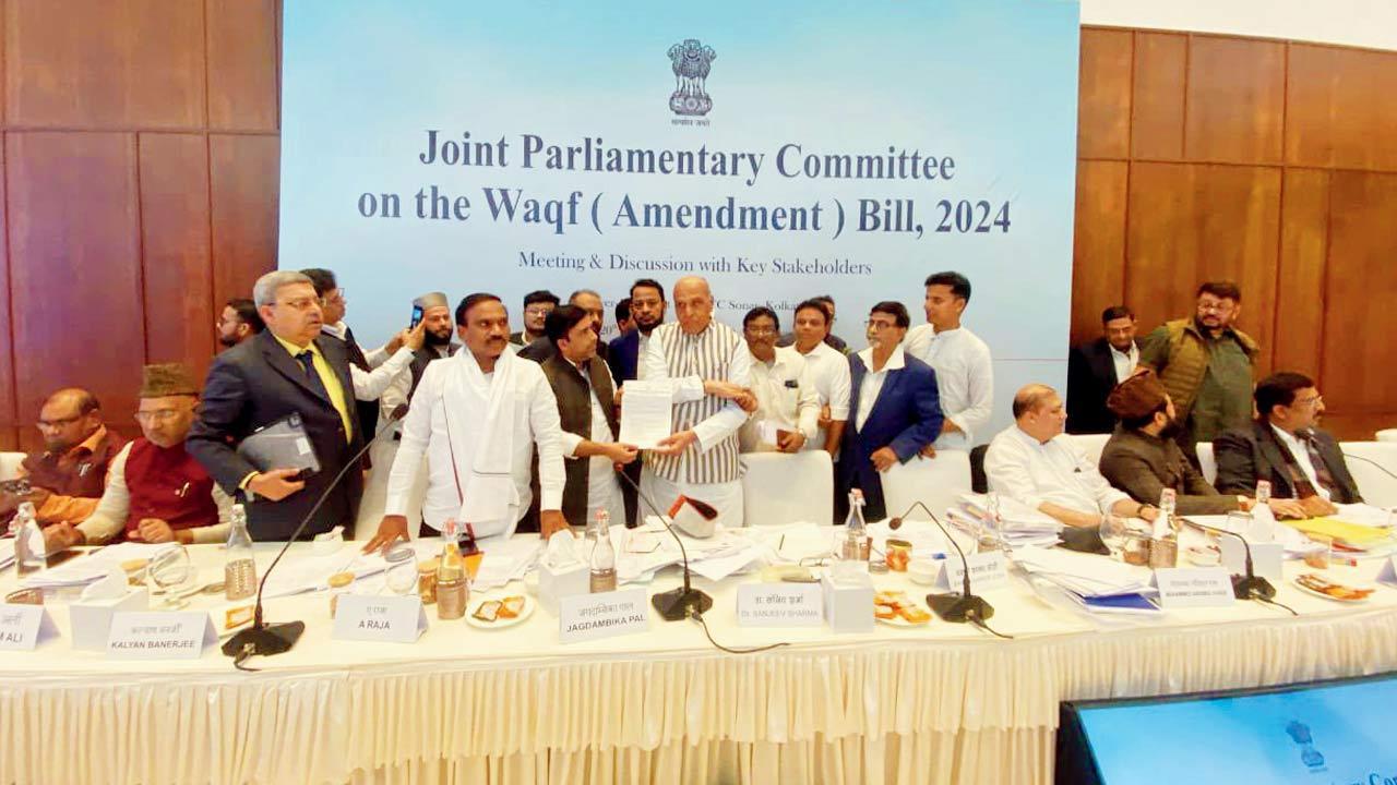 10 opposition MPs suspended from Waqf JPC meeting