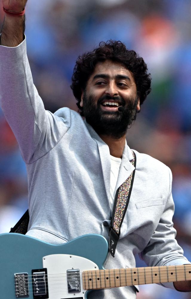 Singer Arijit Singh, known for melodious tracks like `Kabira`, `Samjhawan`, `Gerua`, and `Channa Mereya` was awarded the Padma Shri.
