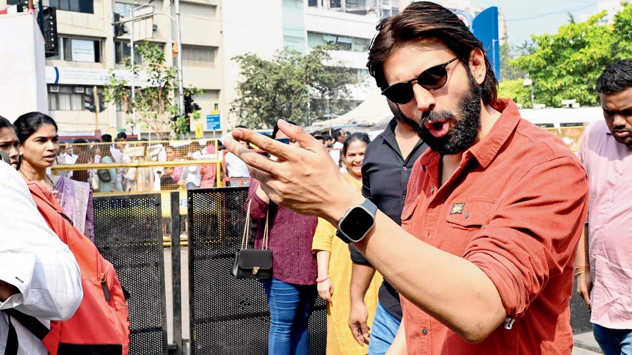 Up and about: Kartik Aaryan starts New Year with darshan at Siddhivinayak temple 