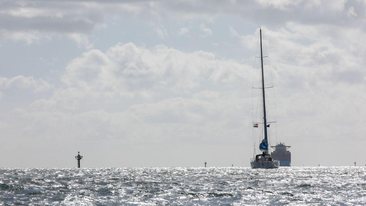 With the frontal weather systems of the Southern Ocean, the crew can expect to experience challenging seas with upto 90 - 110 kmph winds