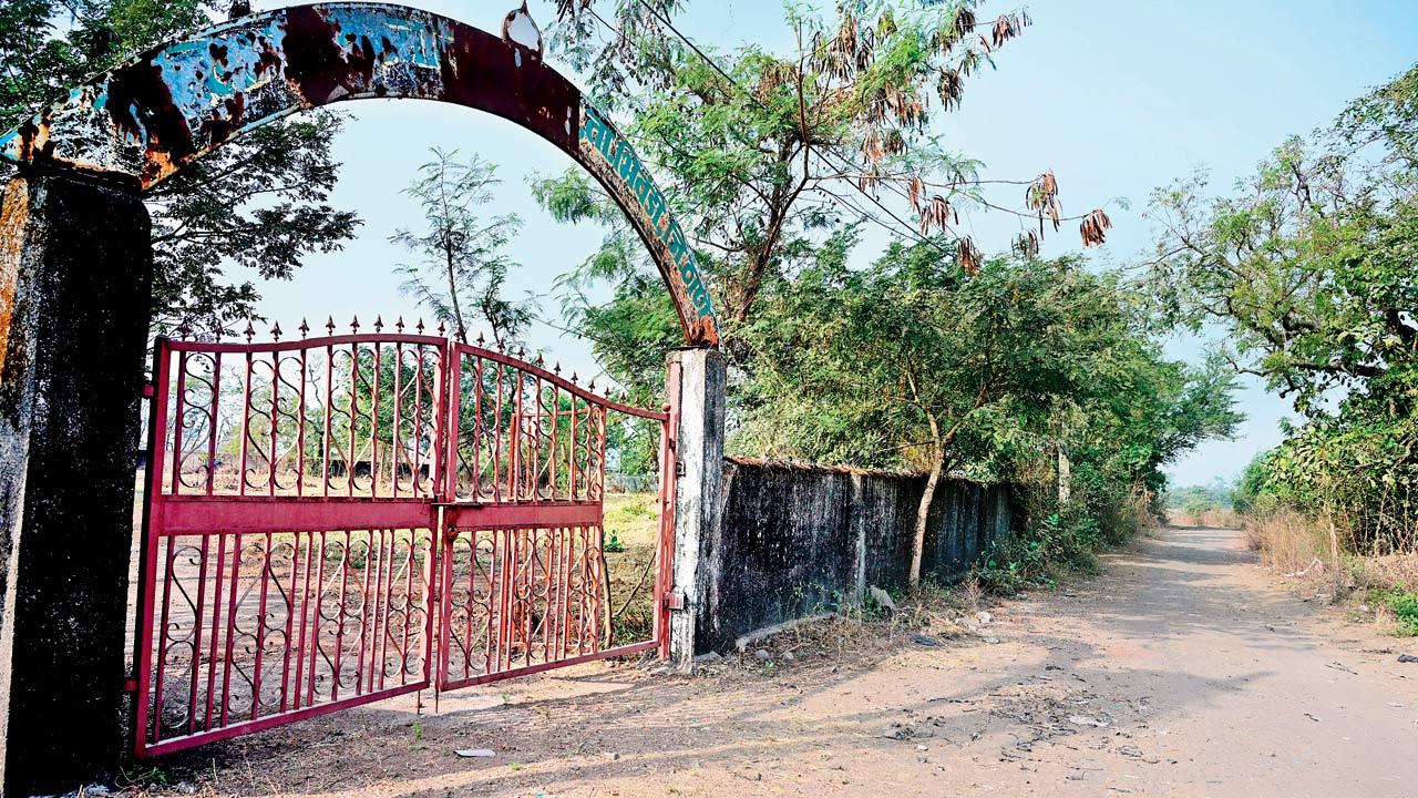 The 12-year-old’s body was transported in this auto rickshaw and dumped along the wall of this burial ground in Kalyan