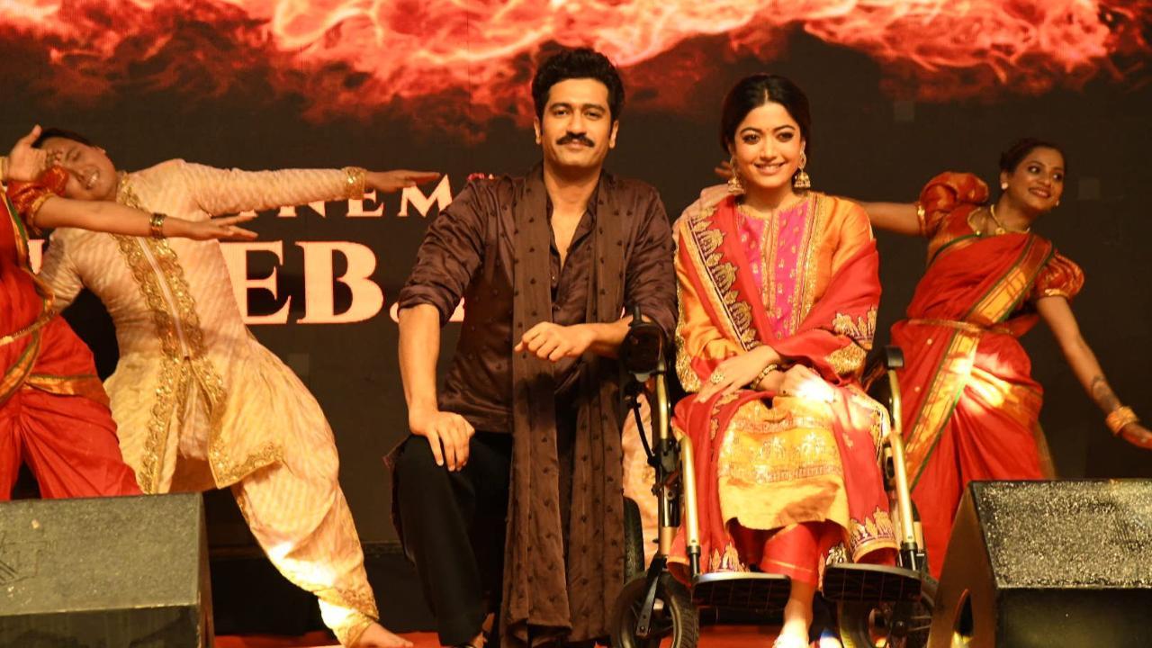 Vicky Kaushal pushes Rashmika Mandanna in a wheelchair while promoting Chhaava