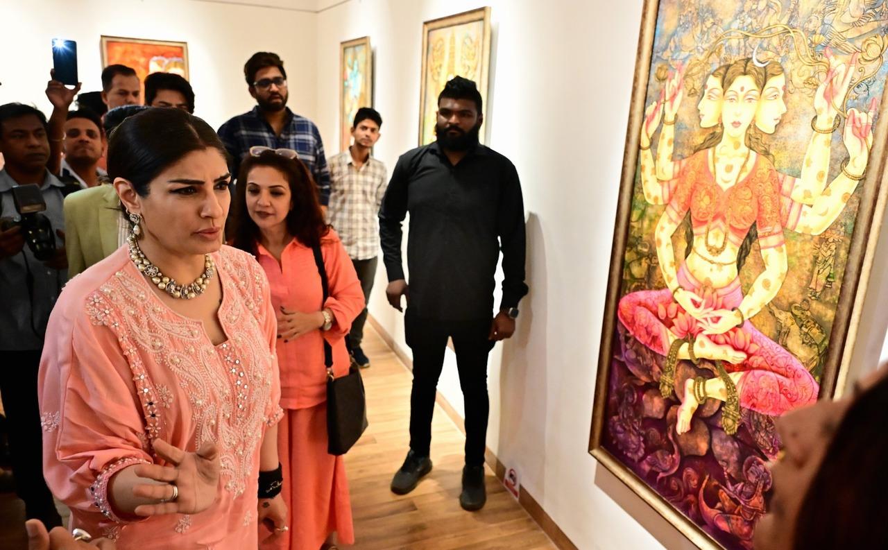 The exhibition was based on the theme of divinity in women. The paintings put up by Vishal beautifully explored this theme.