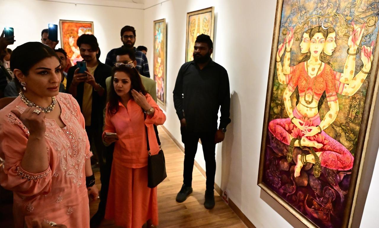The theme was depicted through different goddesses of Indian mythology, termed as Nayikas by Vishal. These included Durga, Tripura Sundari, Lakshmi, Saraswati, Brahmini among others. 