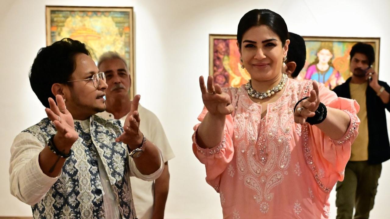 Raveena Tandon channels her inner art connoisseur (pic/Shadab Khan)