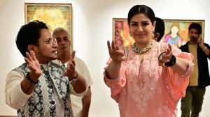 Raveena Tandon visits Jehangir Art Gallery in Mumbai to attend an exhibition 