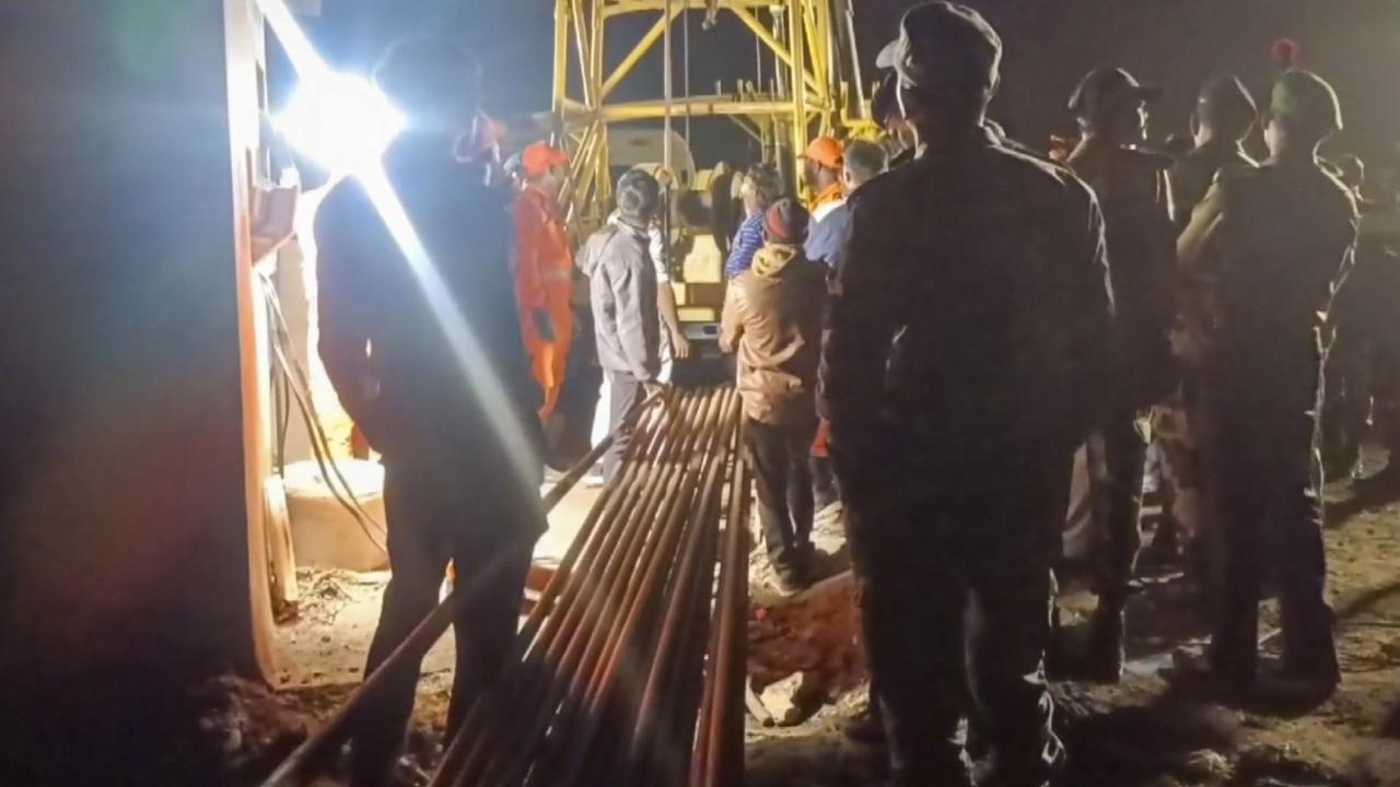 Gujarat: 18-year-old girl rescued from borewell after 33 hours in Kutch, dies