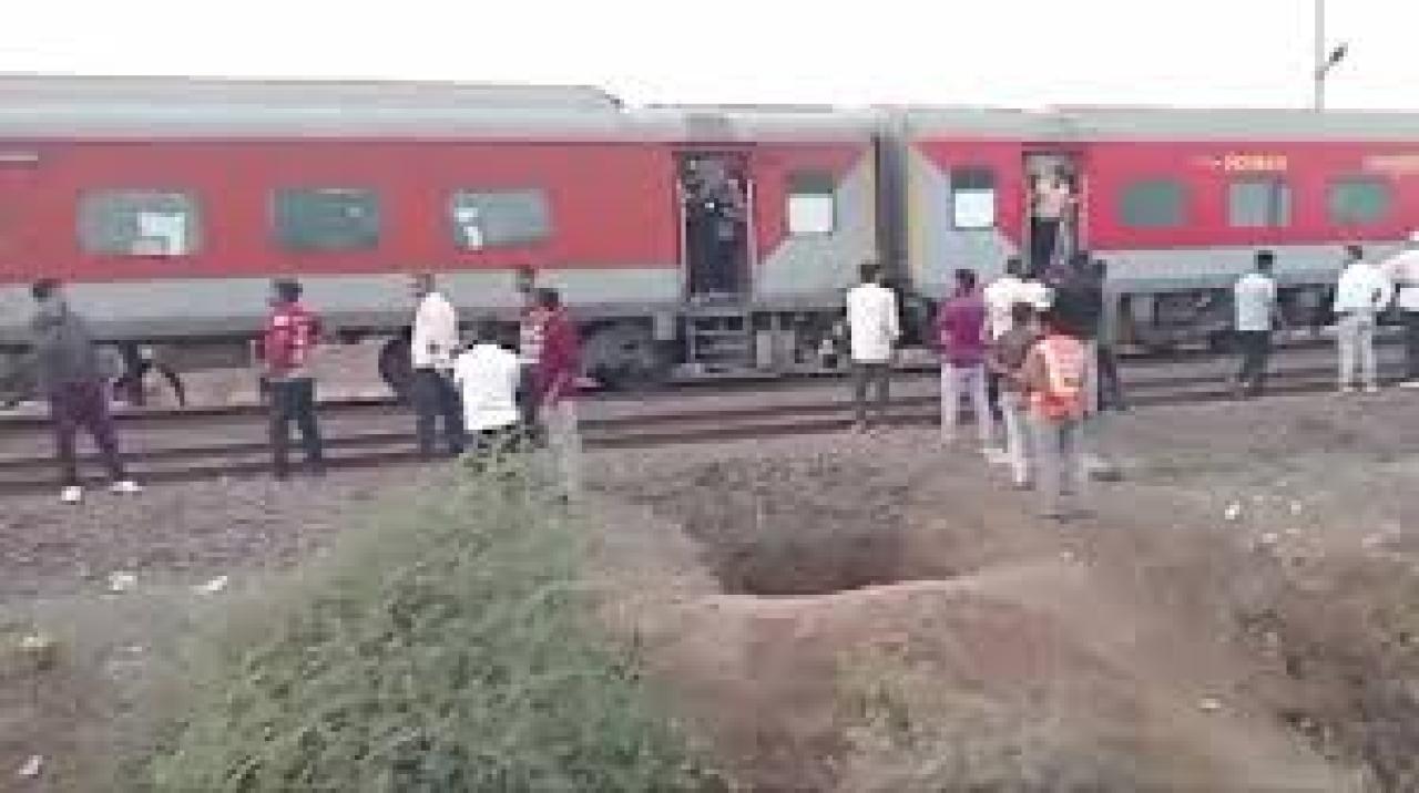 RPF and GRP initiate probe into Jalgaon train tragedy