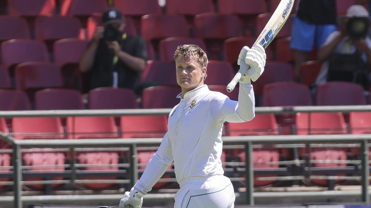 Pak in trouble after Rickelton hits double