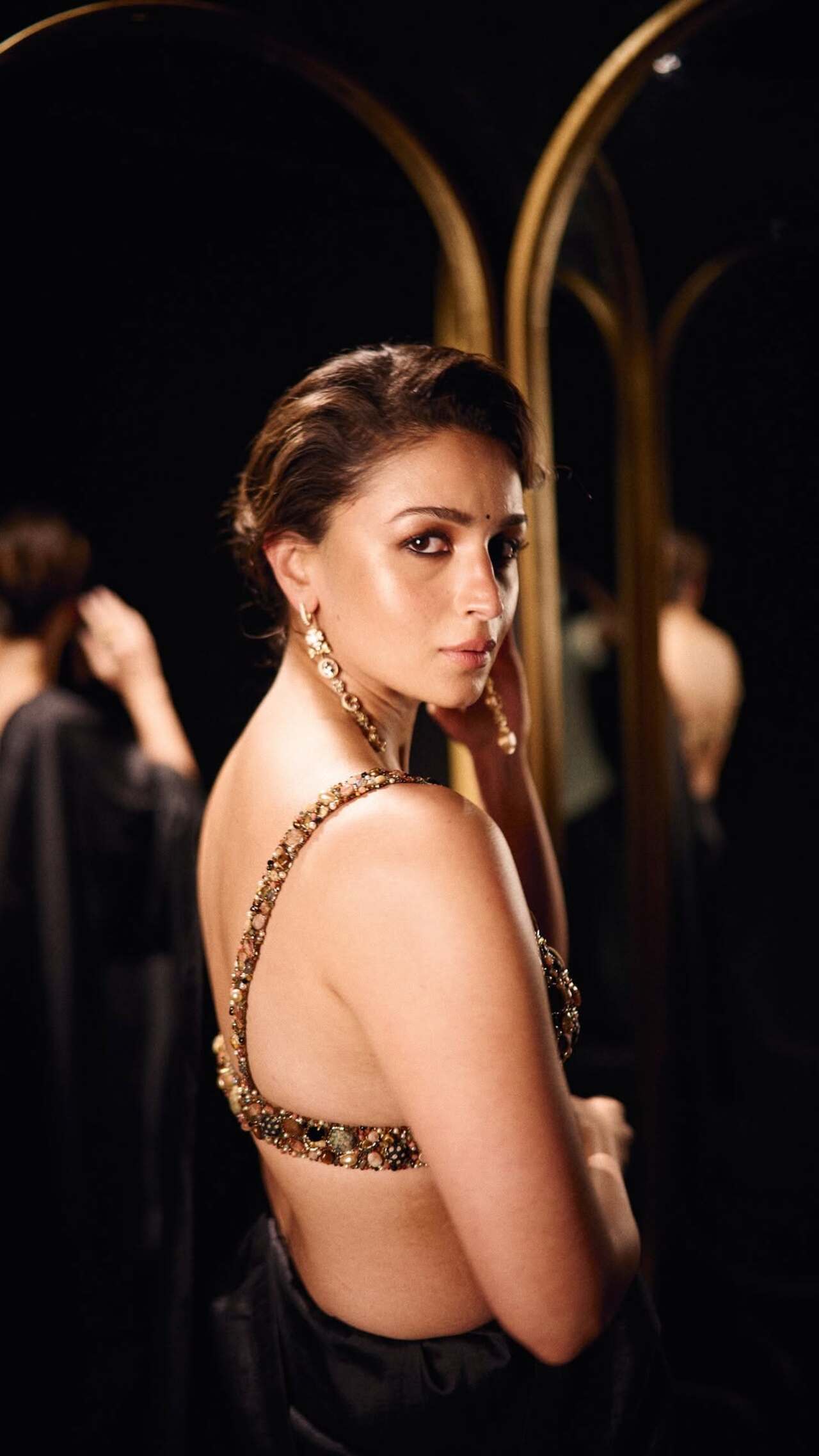 Alia Bhatt grabbed eyeballs in a black sari. She looked regal in her six-yard and embellished blouse at the event.