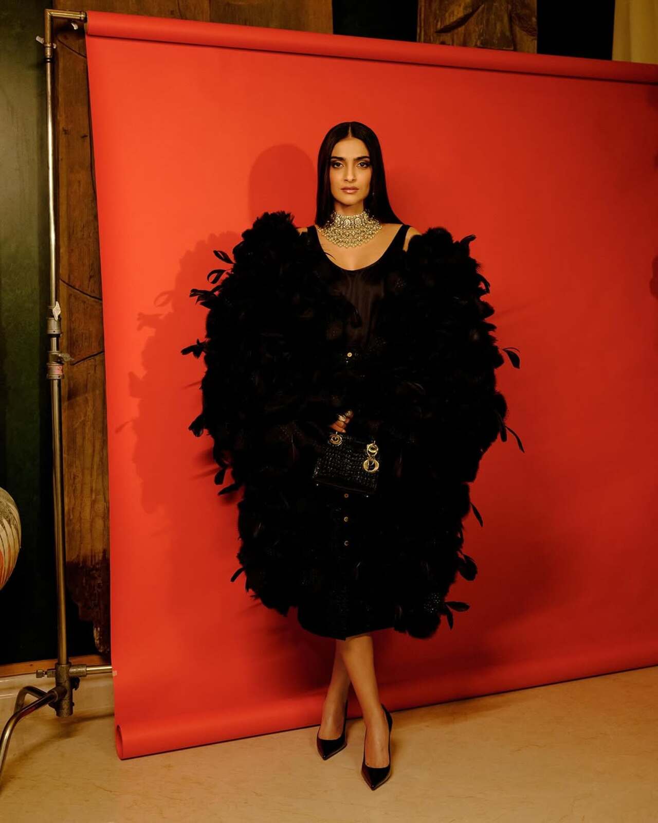 Sonam also carried a chic bag by Dior. She was styled by her sister, ace fashionista Rhea Kapoor. 