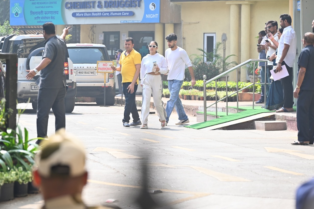 Ibrahim Ali Khan returns with sister Sara after visiting their father. Reportedly, Ibrahim had taken his father to the hospital on Thursday morning