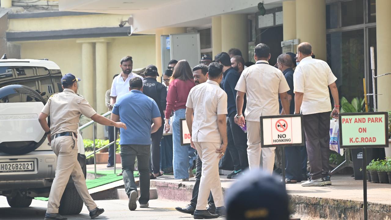 Kareena Kapoor, who was with her sister Karisma and friends Sonam and Rhea, arrived at home around the same time as the attack. She also visited the actor at the hospital in the afternoon.
