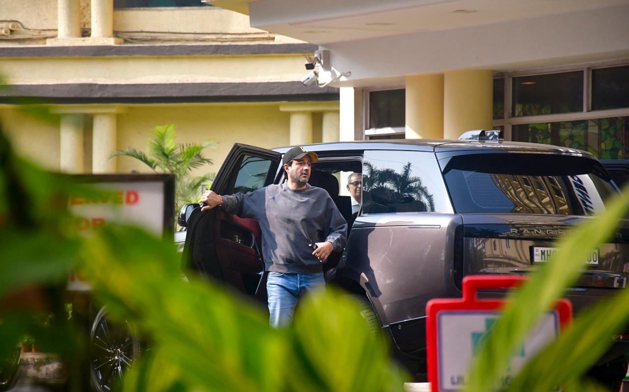 Siddharth Anand also arrived at the hospital. He has worked with Saif in the 2005 film Salaam Namaste, and the 2007 film Ta Ra Rum Pum, and the former is also the producer of the upcoming heist thriller 'Jewel Thief - The Red Sun Chapter', in which Saif will star alongside Jaideep Ahlawat.
