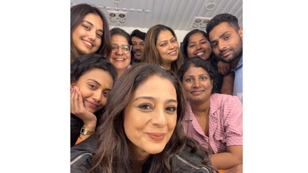 Tabu shares cute selfie with her team from Priyadarshan's Bhooth Bangla sets