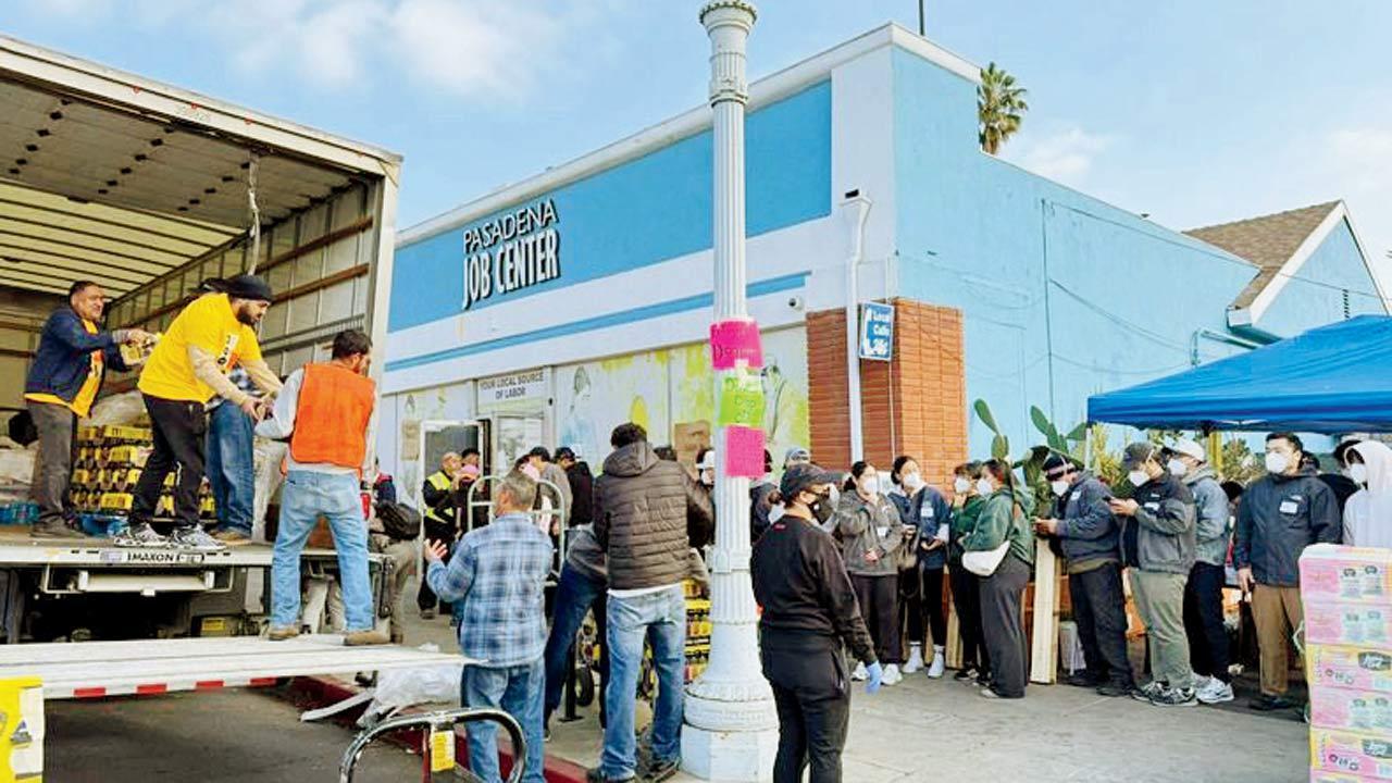 Sikh nonprofit gives meals to Los Angeles fire victims
