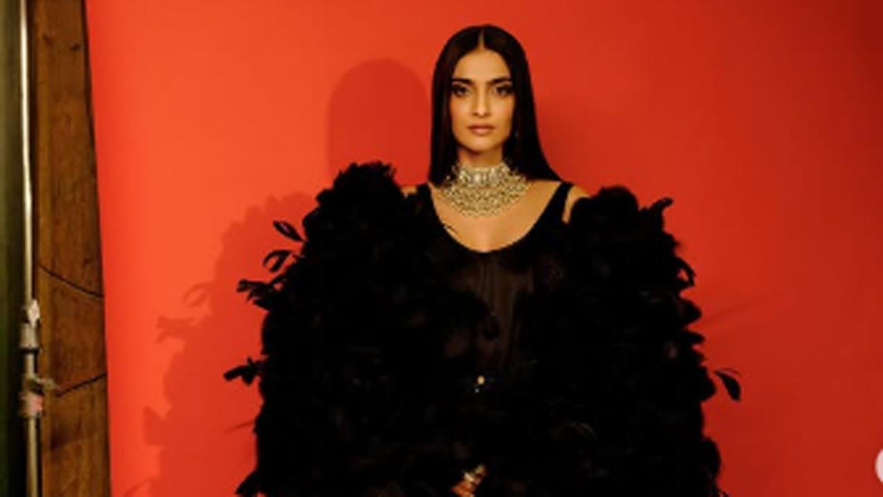 Sonam Kapoor dazzles in a voluminous feather jacket at Sabyasachi's 25th anniversary show