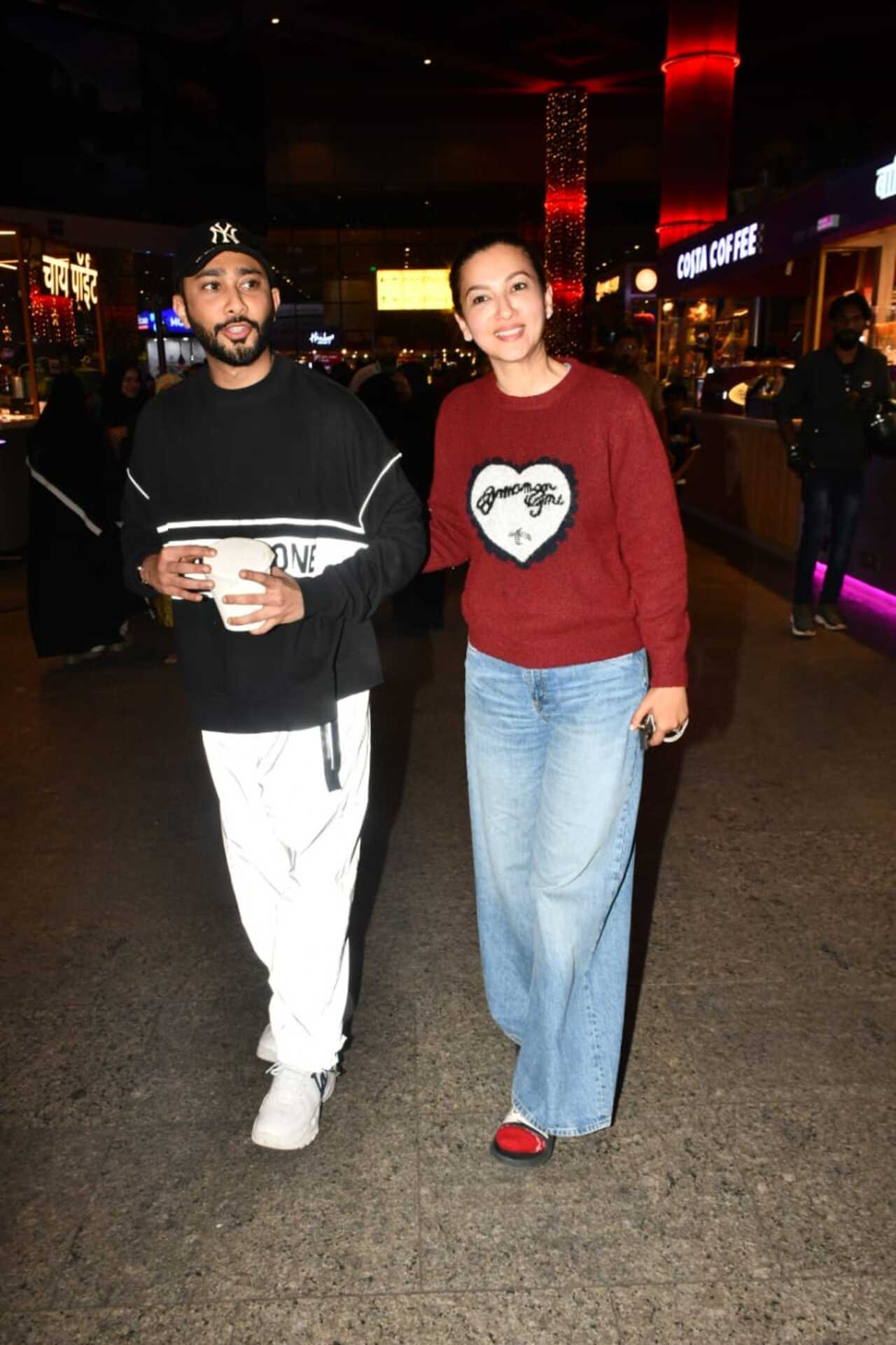 Gauahar Khan and Zaid Darbar were spotted at the airport.