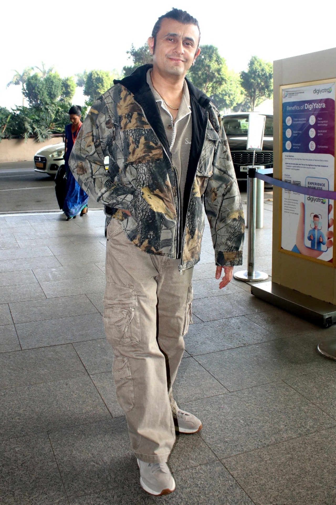 Sonu Nigam spotted at Mumbai airport