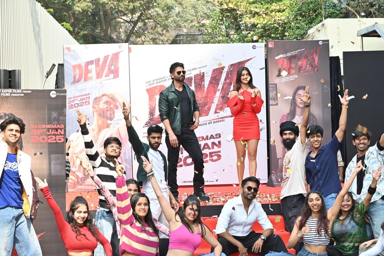 Shahid Kapoor and Pooja Hegde received a warm welcome by fans who danced for them at Deva trailer launch