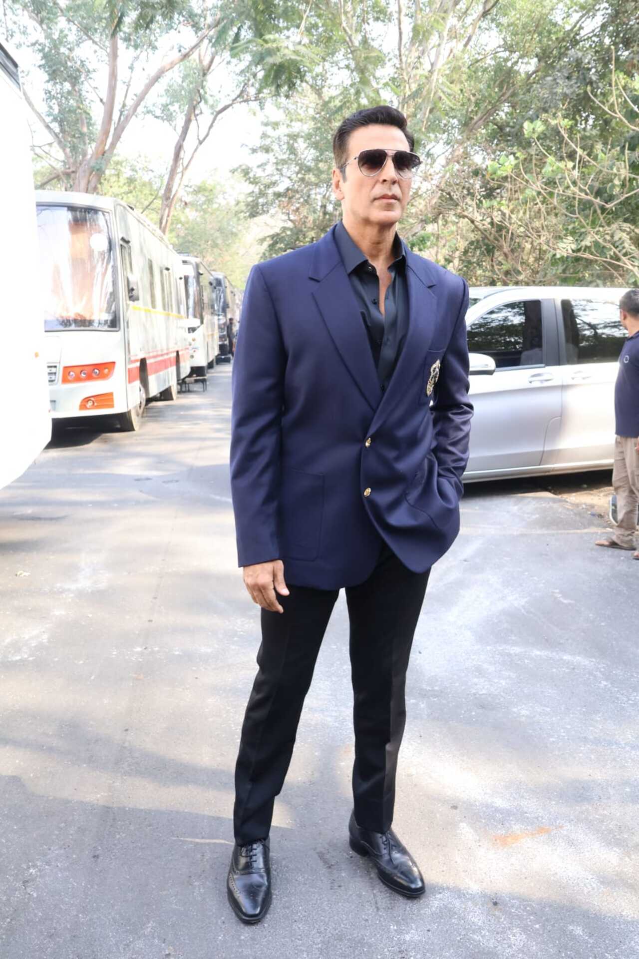 Akshay Kumar was seen on the sets of Bigg Boss 18. However, he left without shooting as Salman Khan was running late for the shoot