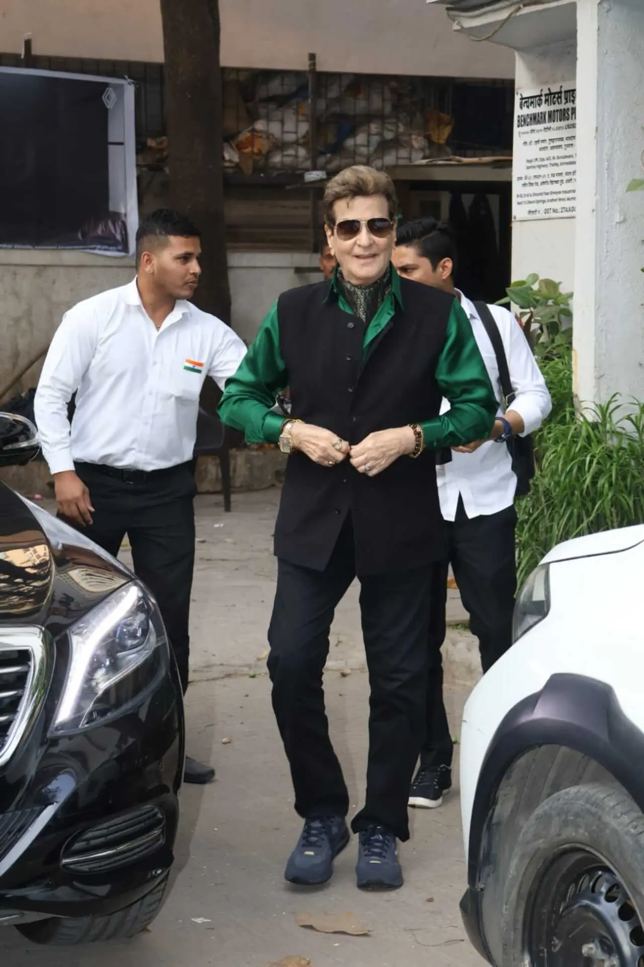 Veteran actor Jeetendra looked dashing in a suit for his grandson's birthday