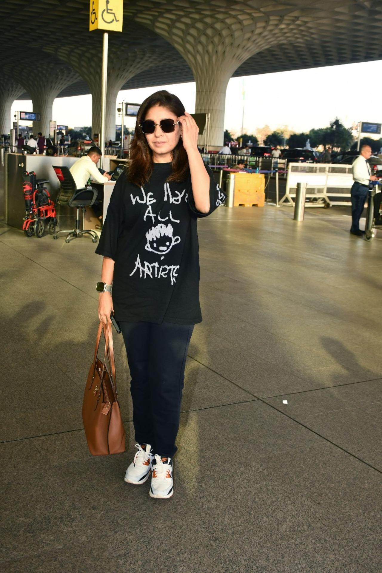 Sunidhi Chauhan spotted at Mumbai airport dressed in casuals
