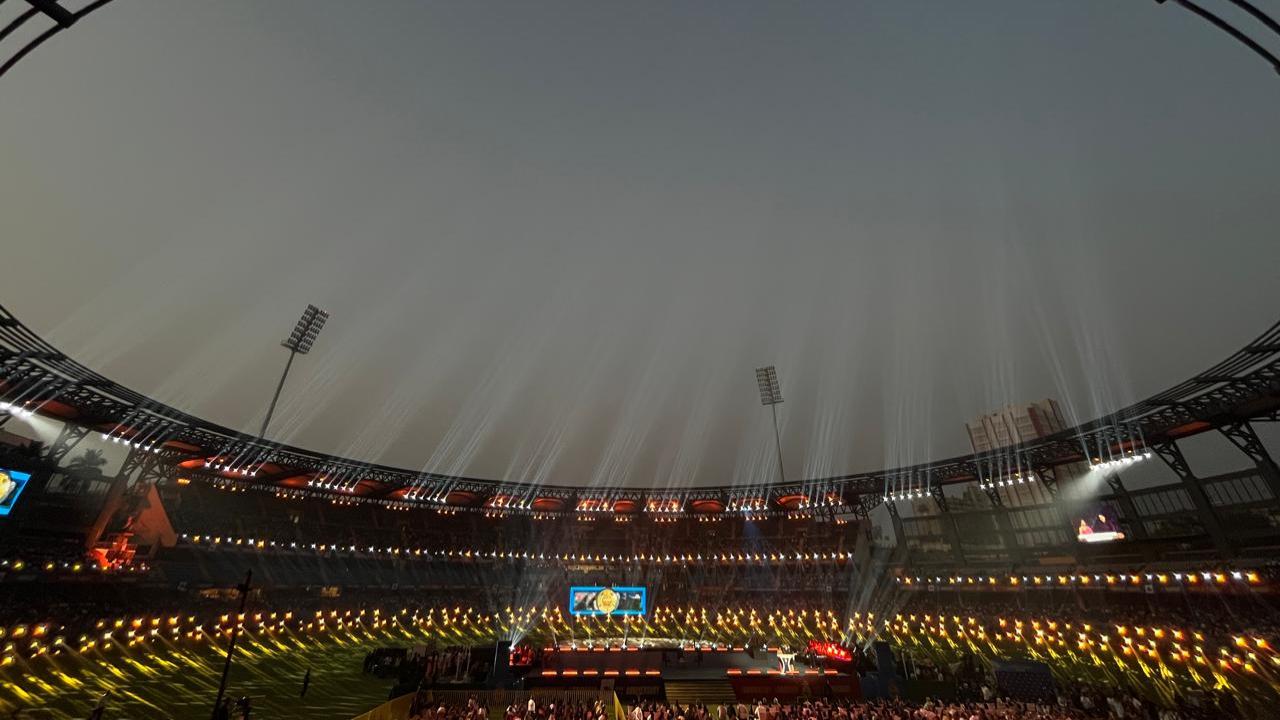 The evening was hosted by the dynamic duo of Mandira Bedi and Prasanna Sant, who guided the audience through an engaging lineup of performances and tributes