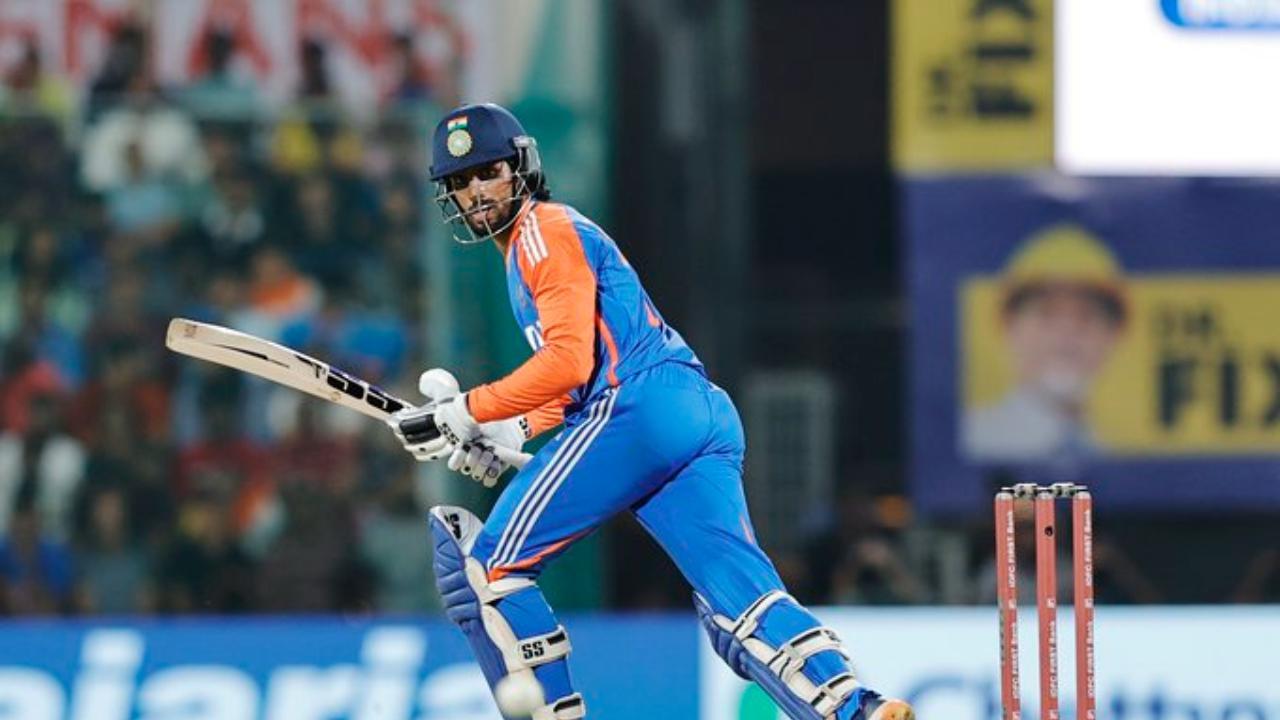India beat England by two wickets to take 2-0 lead
