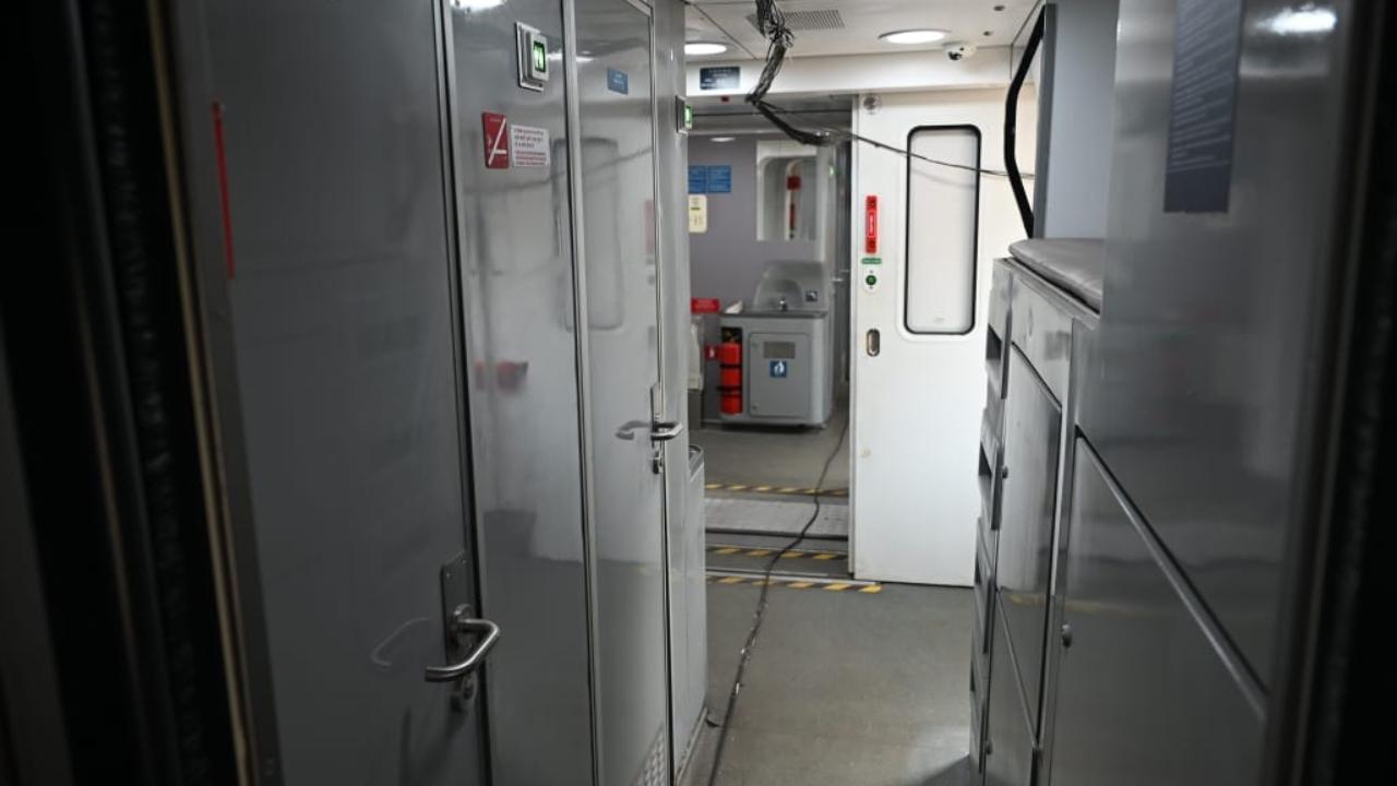 Among the 3rd AC coaches, five have 67 seats each, and four have 55 seats each