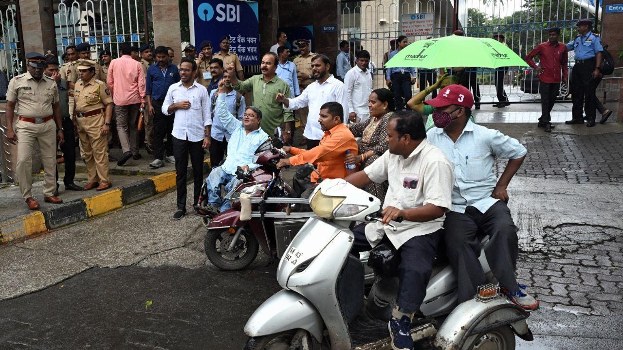 In Photos: Prahar organisation protests outside SBI bank in Mumbai