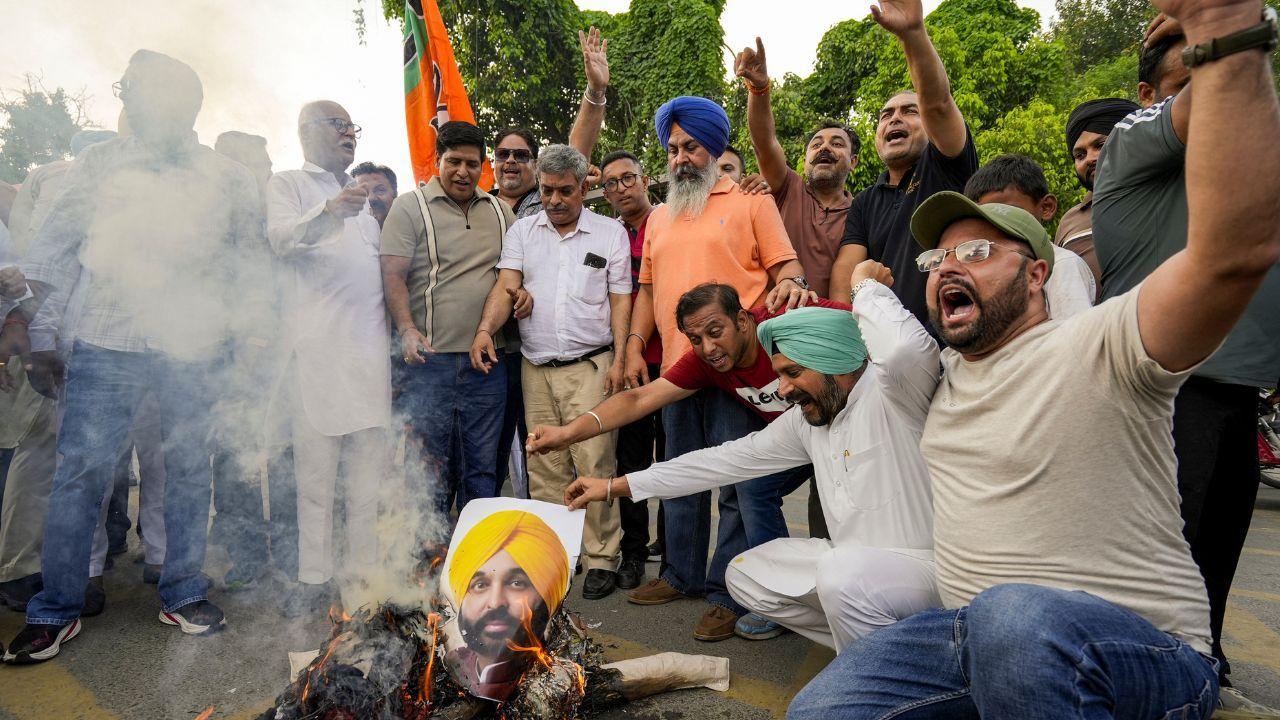 In Photos: AAP organises protests against BJP over businessman's murder