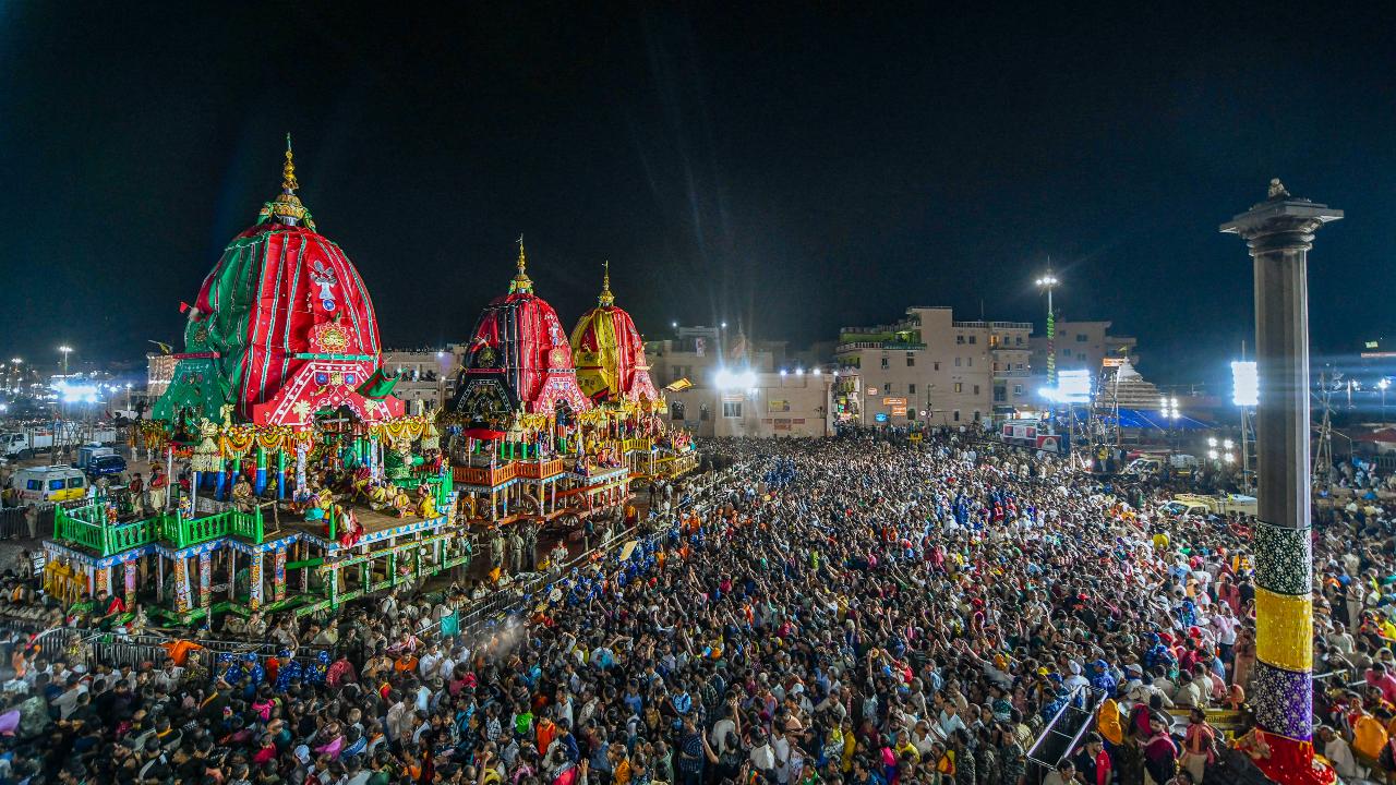 The 'Suna Besha' started at 4.45 pm, much ahead of the scheduled time of 6.30 pm, an official said