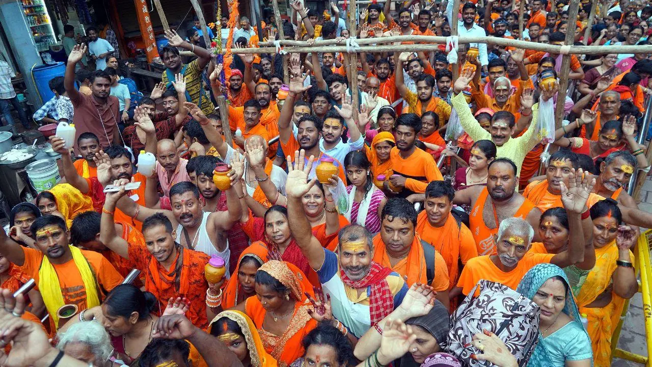In Photos: India celebrates Shravan Somwaar with sheer enthusiasm 