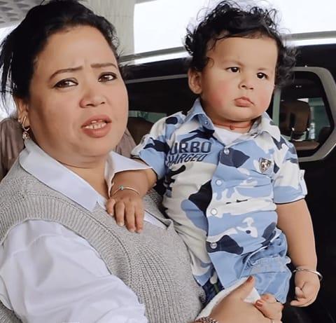 Bharti Sing's son is as friendly with the paps as her. The way he poses with his mother confidently looking at the pap cameras is just too adorable.