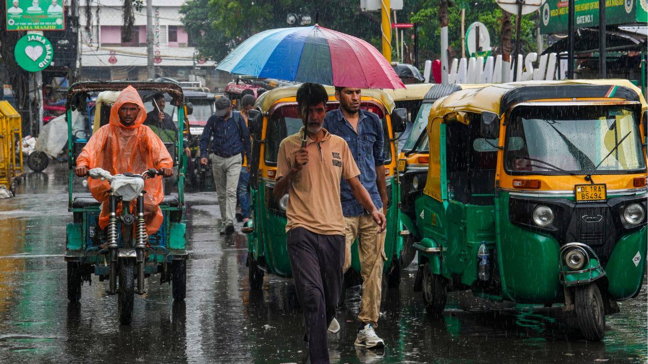 Traffic also came to a standstill in many parts of the national capital following the heavy rainfall. A traffic jam was witnessed at Rajiv Chowk as vehicular movement slowed down following the downpour.