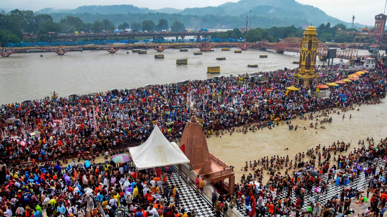 Devotees across the nation gathered in large numbers to mark the second Monday of the holy month of Shravan one of the most sacred periods dedicated to Lord Shiva in the Hindu calendar.
