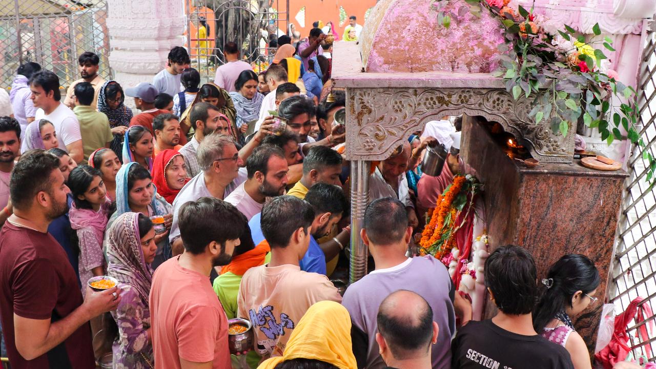 The spiritual fervour could also be seen in Jammu as people offered prayers at Aap Shambhu Temple