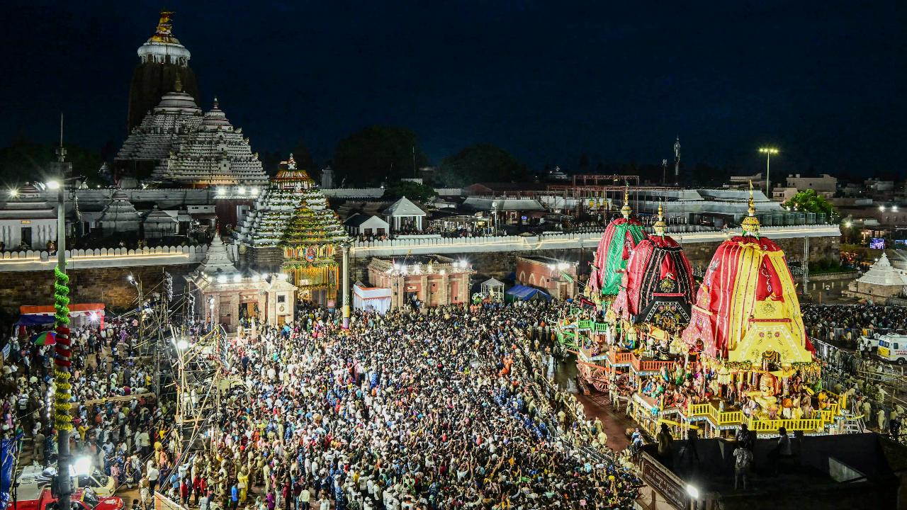 The Odisha Police deployed around 205 platoons (one platoon comprises 30 personnel) of state police apart from 800 jawans of the Central Armed Police Force for crowd management and law and order during the ‘Suna Besha’ ritual
